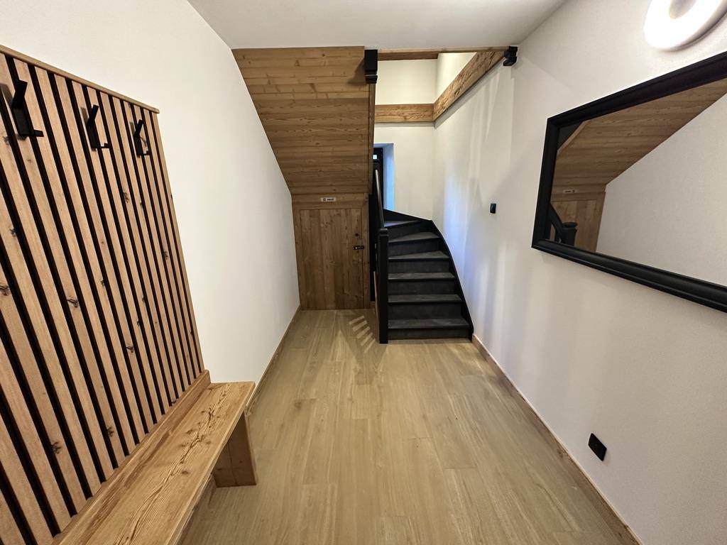 Entrance &amp; staircase