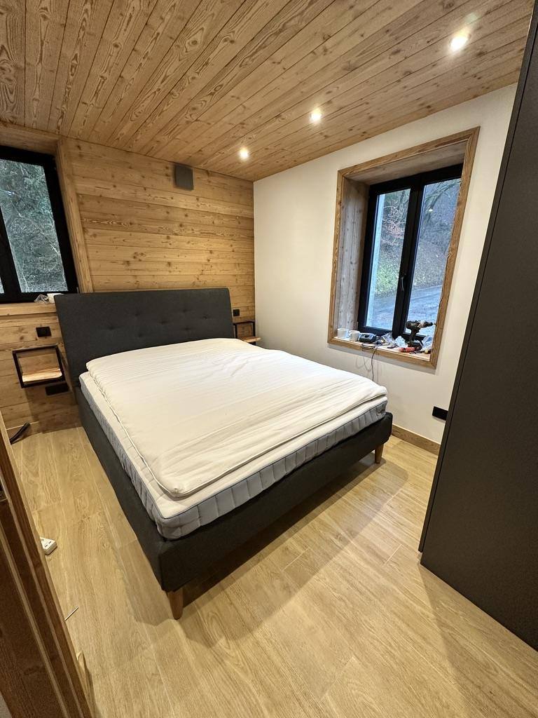 Bedroom with larch window reveal